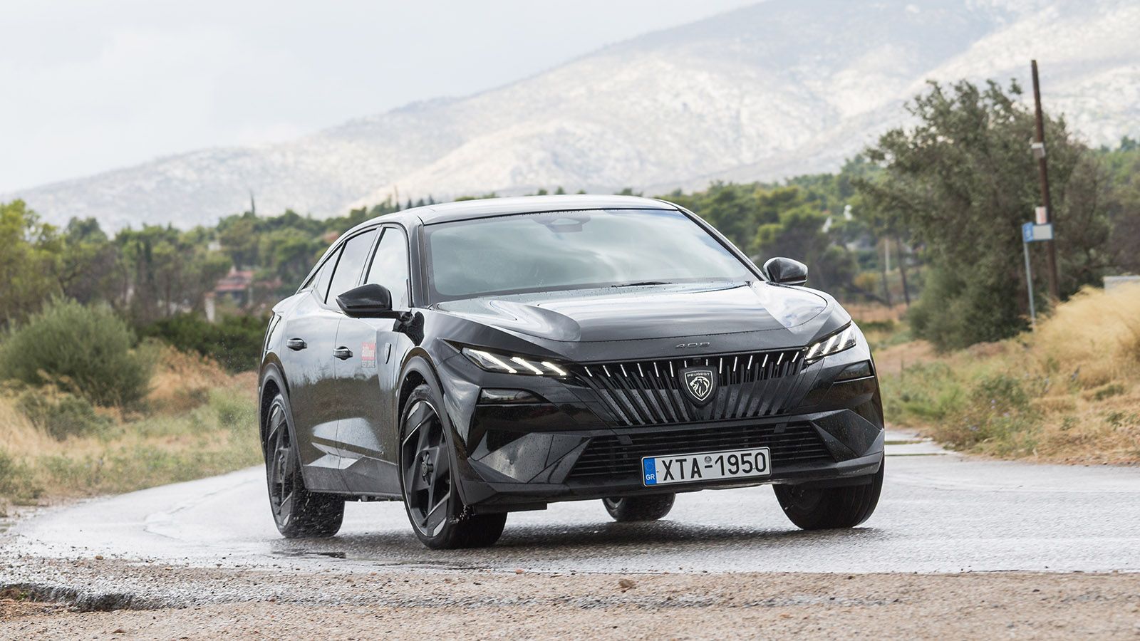Peugeot 408. Τι βαθμό παίρνει σε κατανάλωση, χώρους, επιδόσεις, εγγυήσεις.